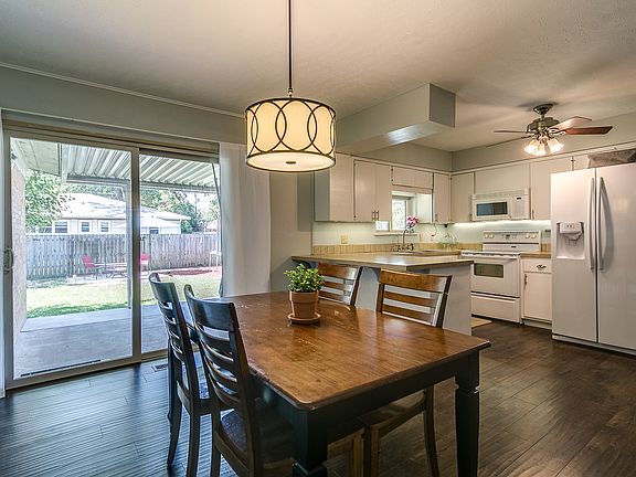 5th image of 807 NW 9th St