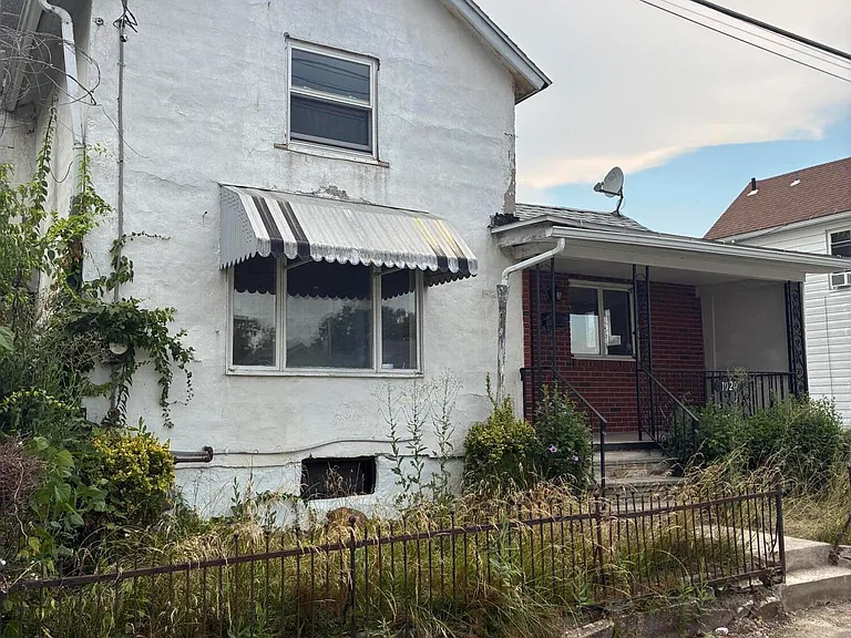 1020 Farber Ct — Photo 1