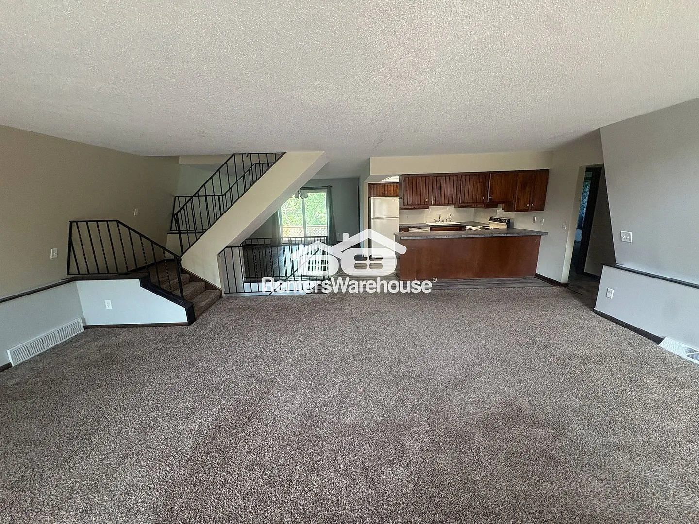 Private and Wooded in Blaine! 4 Bedroom 3 Bath 3000+ square feet! — Photo 3