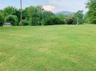 859 Saint Pauls Rd, Hendersonville, NC 28792