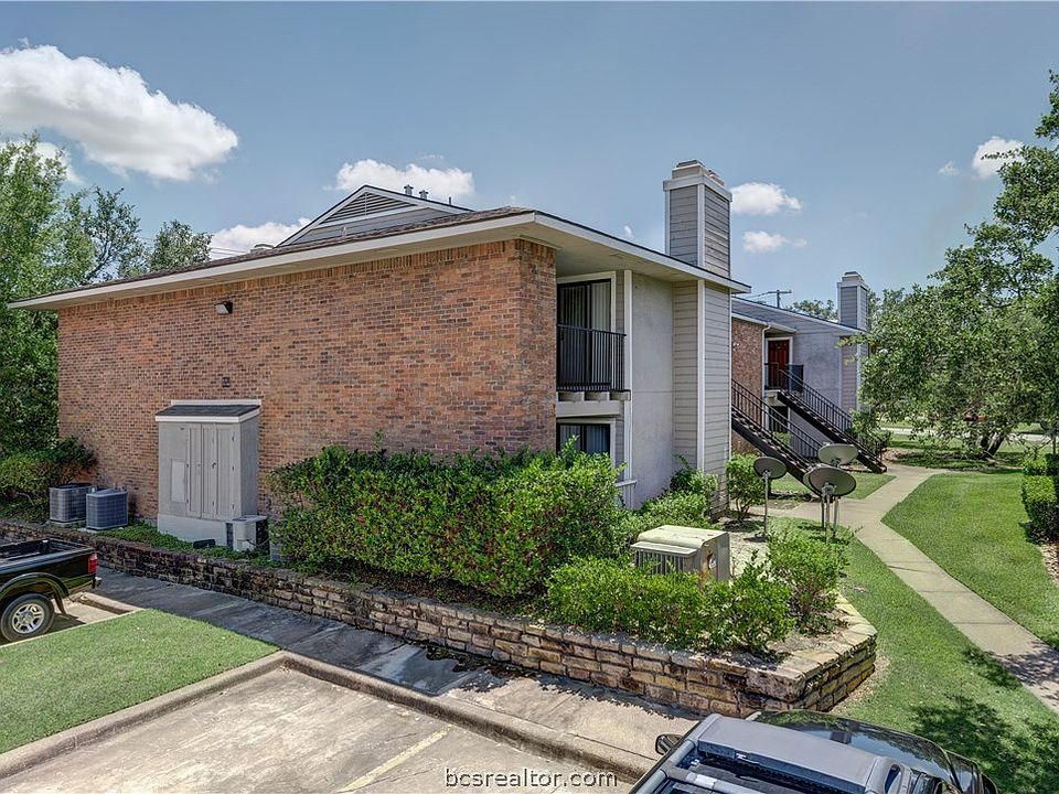 1st image of 1901 Holleman Dr W APT 101