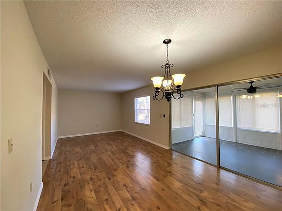 5th image of 125 Teriwood St