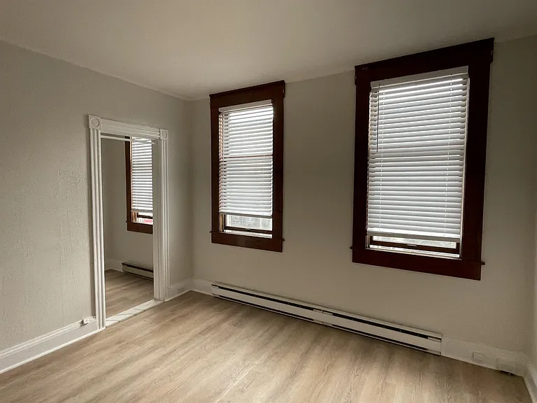 125 E Broad St — Photo 6