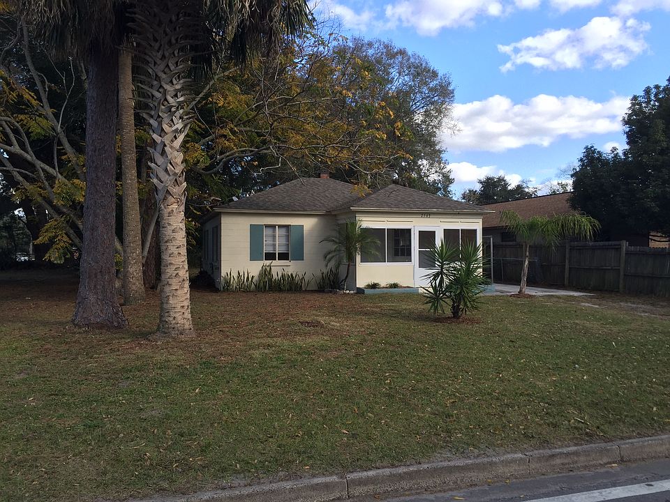 Large lot, fenced back yard