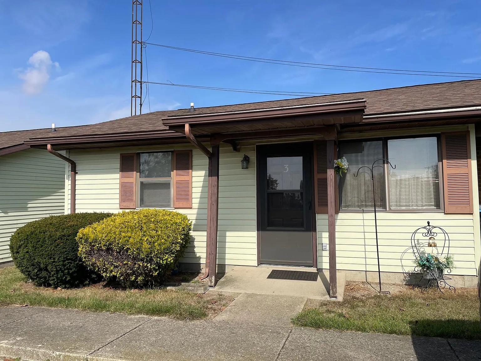 2 bed, 650 sqft, $650 — Photo 1