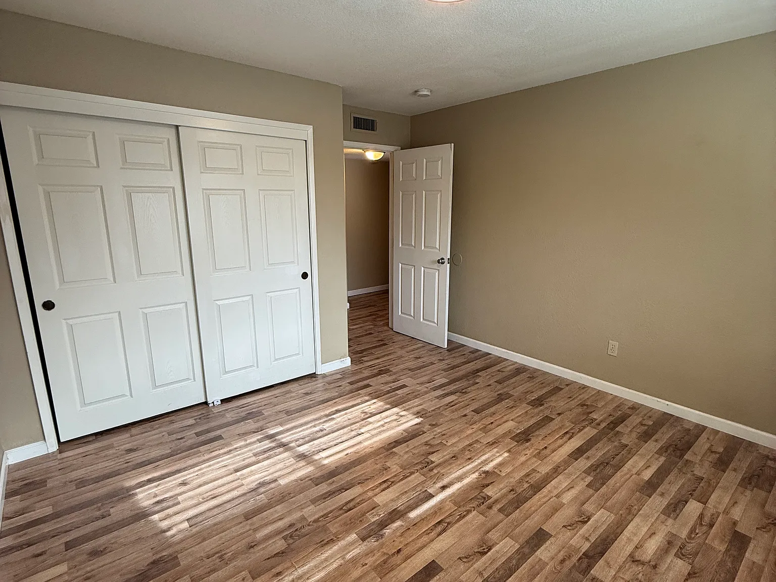 2 bed, 900 sqft, $1,650 — Photo 1
