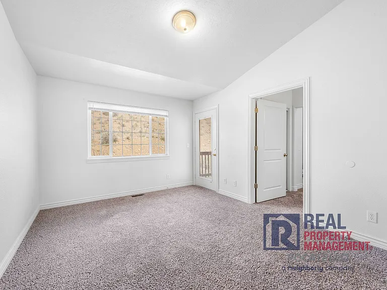 295 La Valle Strada — Photo 10