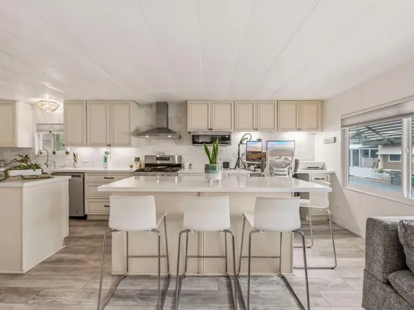 33 Parkwood Ln, Oceanside, CA 92054