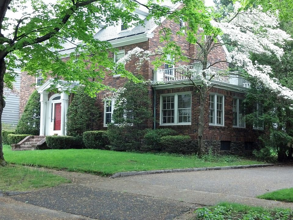 2nd image of 12 Algonquin Rd