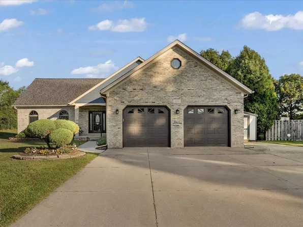 832 5th St, Marysville, MI 48040