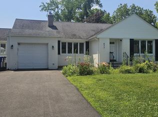 677 Thompsonville Rd, Suffield, CT 06078