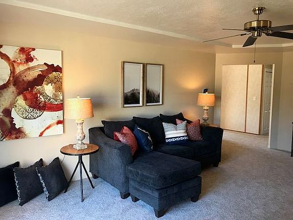 4th image of 4371 Roberts Dr