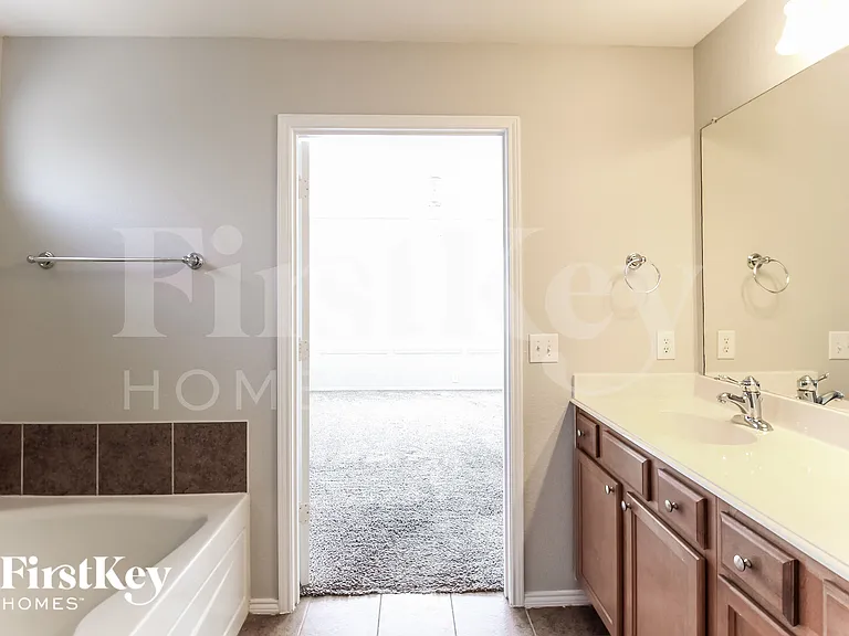 4500 Chris Dr — Photo 12