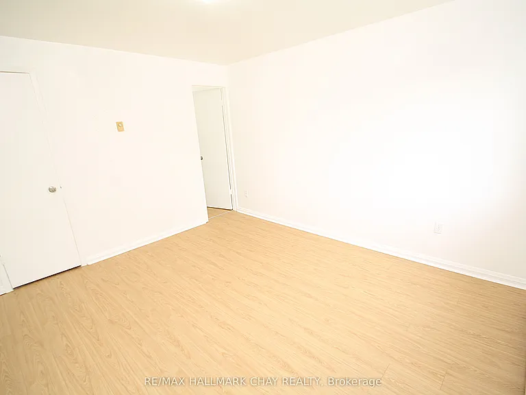 58 Queen St W #1 — Photo 3