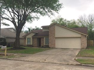 6 Sarita Rd, Angleton, TX 77515