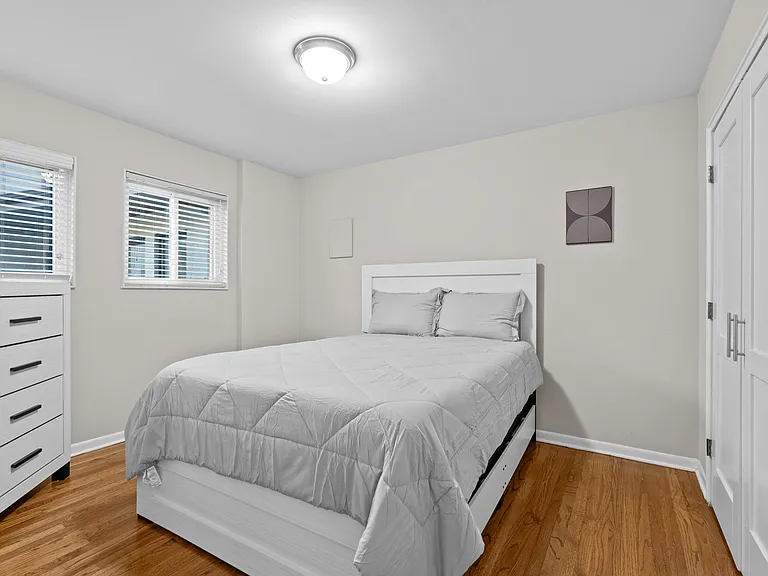 1703 W Catalpa Dr — Photo 9