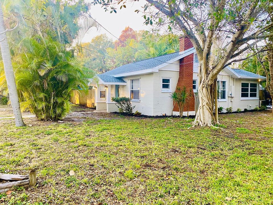 Corner lot with lot of parking space