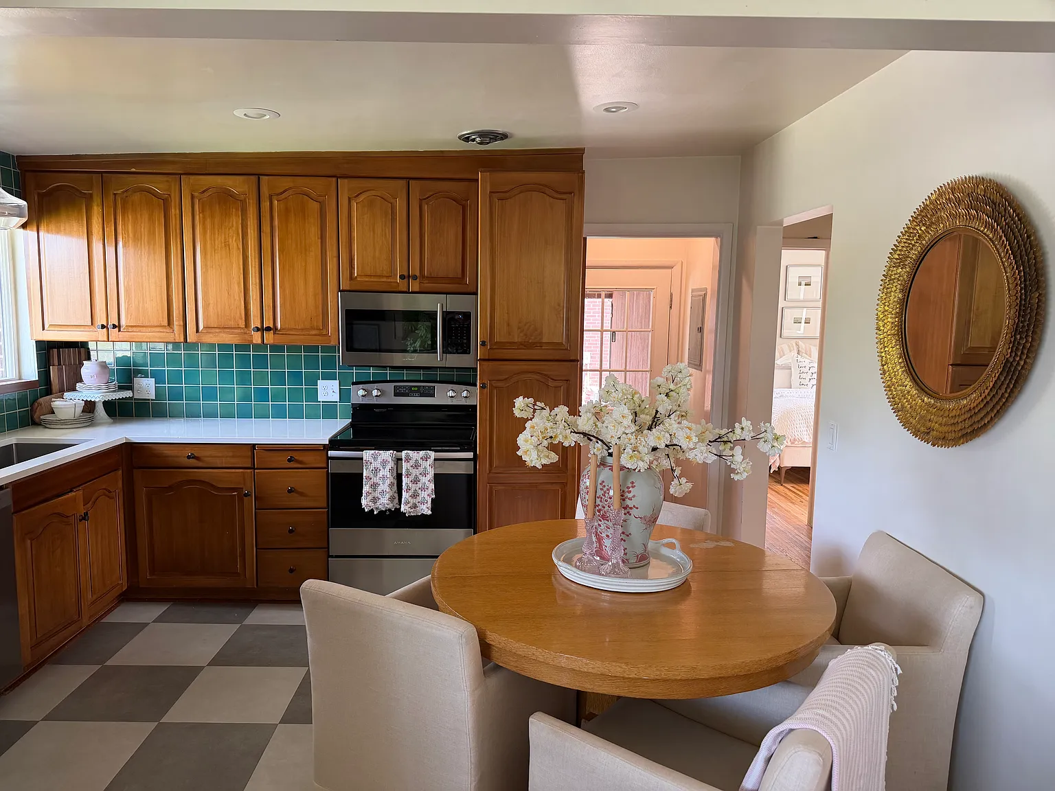 4 bed, 2.5 bath, 2408 sqft, $2,800 — Photo 4