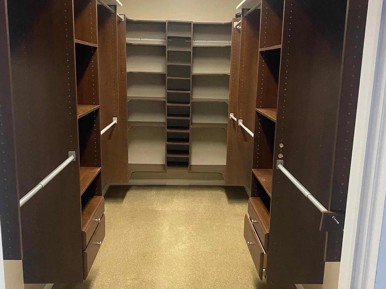 2 bed, 2.5 bath, 2940 sqft, $2,500 — Photo 4