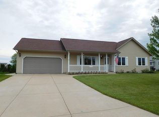 1025 White Oak Dr, Union Grove, WI 53182