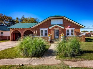 204 SE 3rd St, England, AR 72046