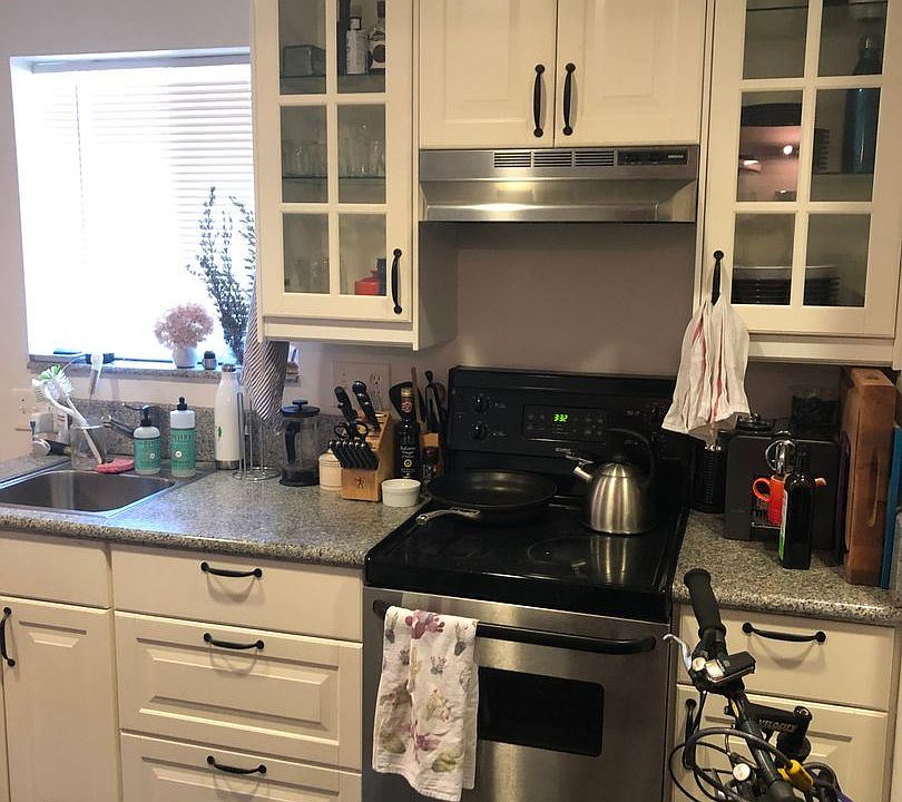 1st image of 439 Encina Ave Unit A