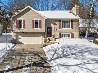 10 Sandy Court, Madison, WI 53717