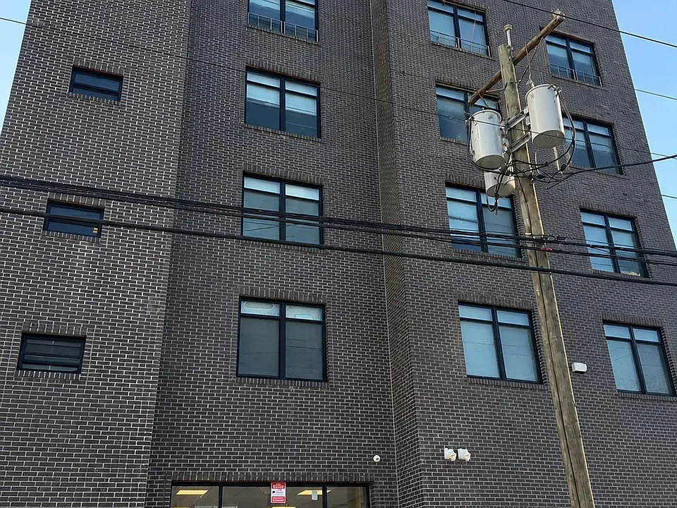 362 Hamilton Ave #402