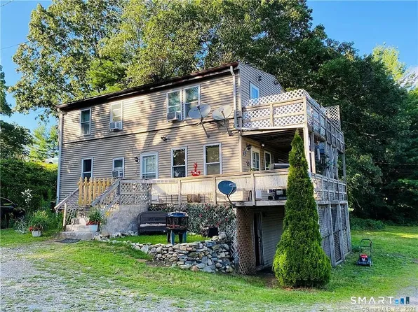 786 Plainfield Rd, Jewett City, CT 06351