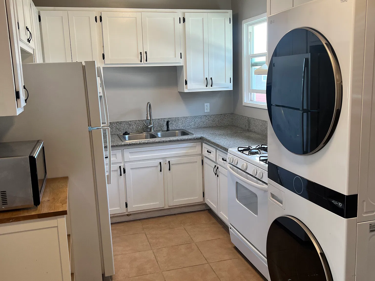 3 bed, 1000 sqft, $2,950 — Photo 2