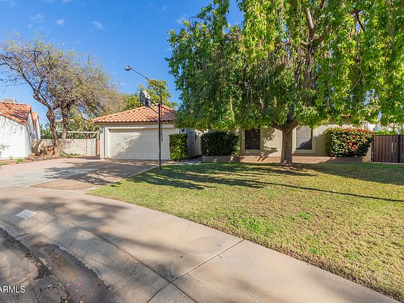 3rd image of 1922 E PALOMINO Drive