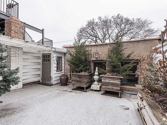 4th image of 1906 W Belmont Ave