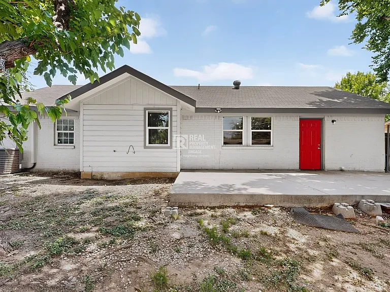 303 Westwood Dr — Photo 22