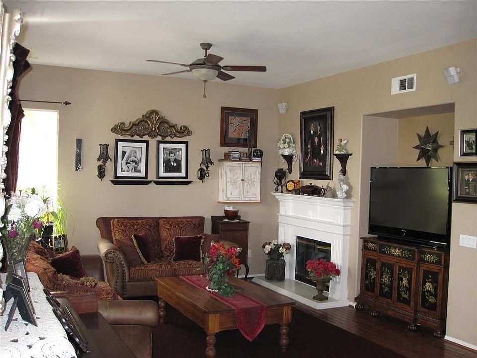 2nd image of 25742 Hawthorne Pl