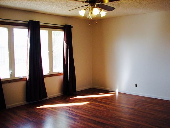 3rd image of 2413 Diane Dr