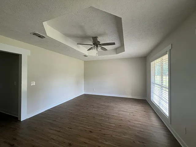 278 Thornton Dr — Photo 2