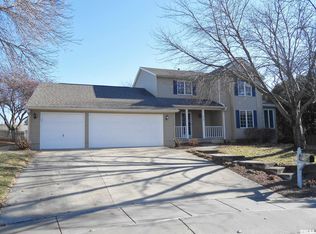 5705 Vine St, Davenport, IA 52806