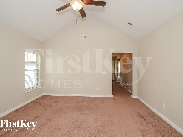 583 Kincaid Cove Ln — Photo 2