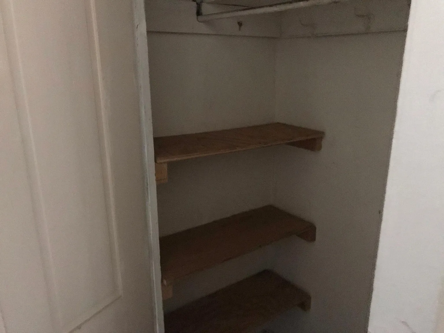 176 Krams Ave — Photo 1
