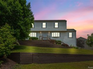 10944 Charring Cross Cir, Whitmore Lake, MI 48189