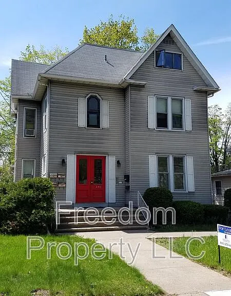 242 N Main St — Photo 26