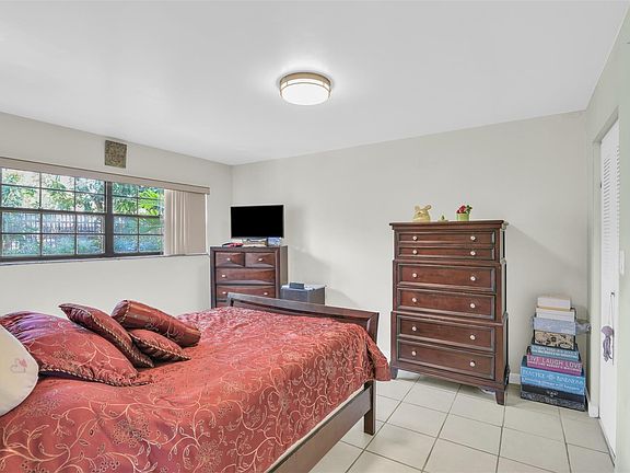 4th image of 935 NE 199th Street #103-16