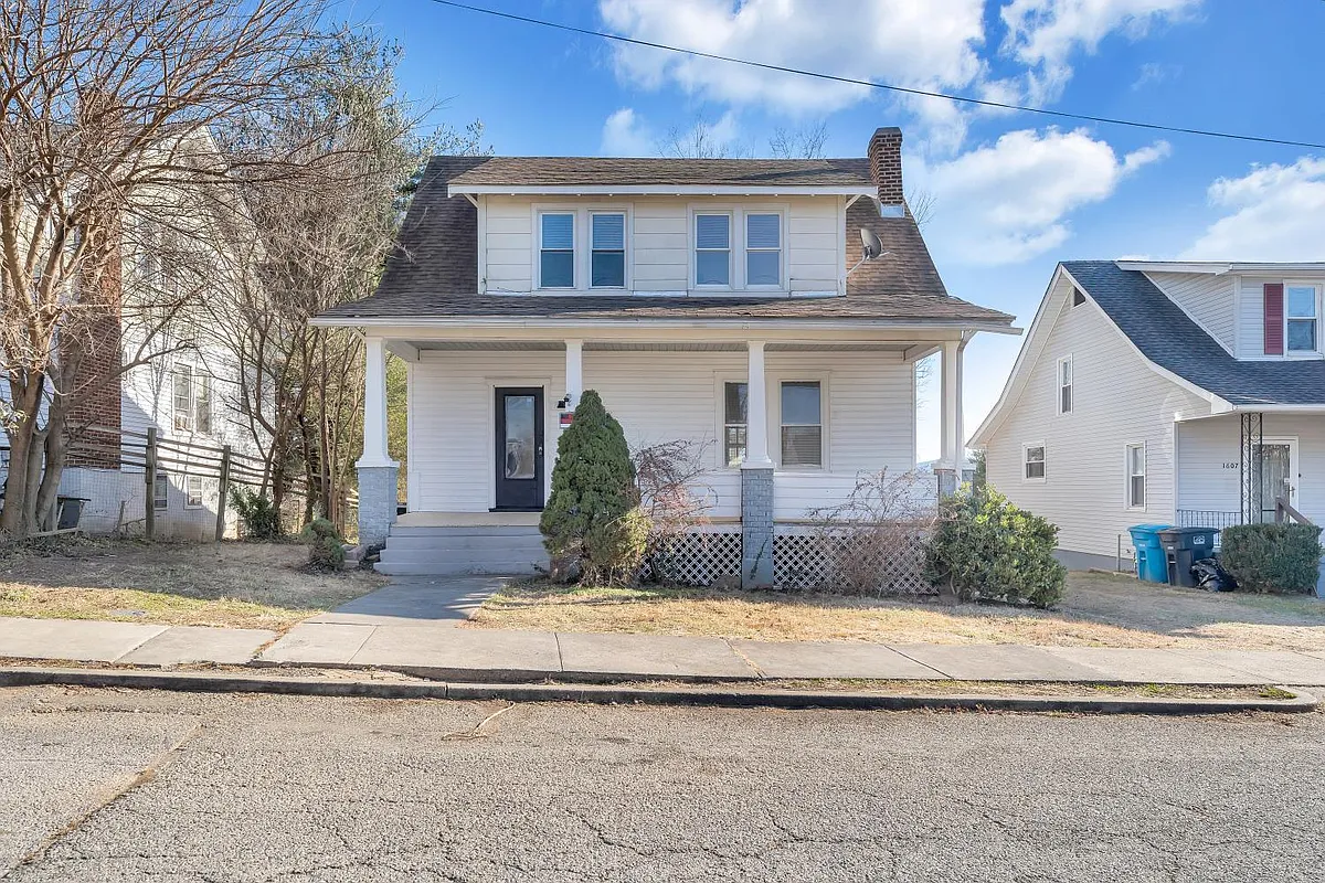 Building Photo - 1611 Gladstone Ave SE
