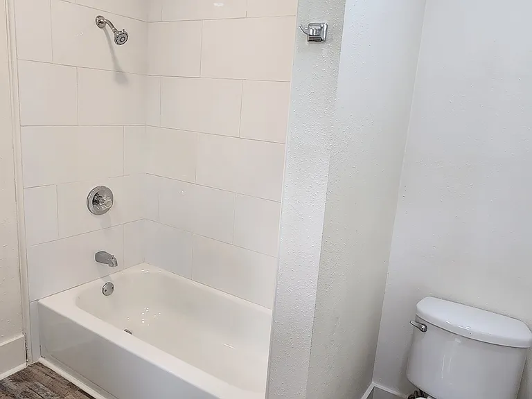 401 N Cherry St — Photo 27