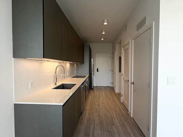 178 NW 28th St #1 — Photo 4