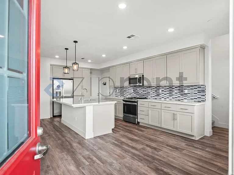 9532 Seawind Way — Photo 4