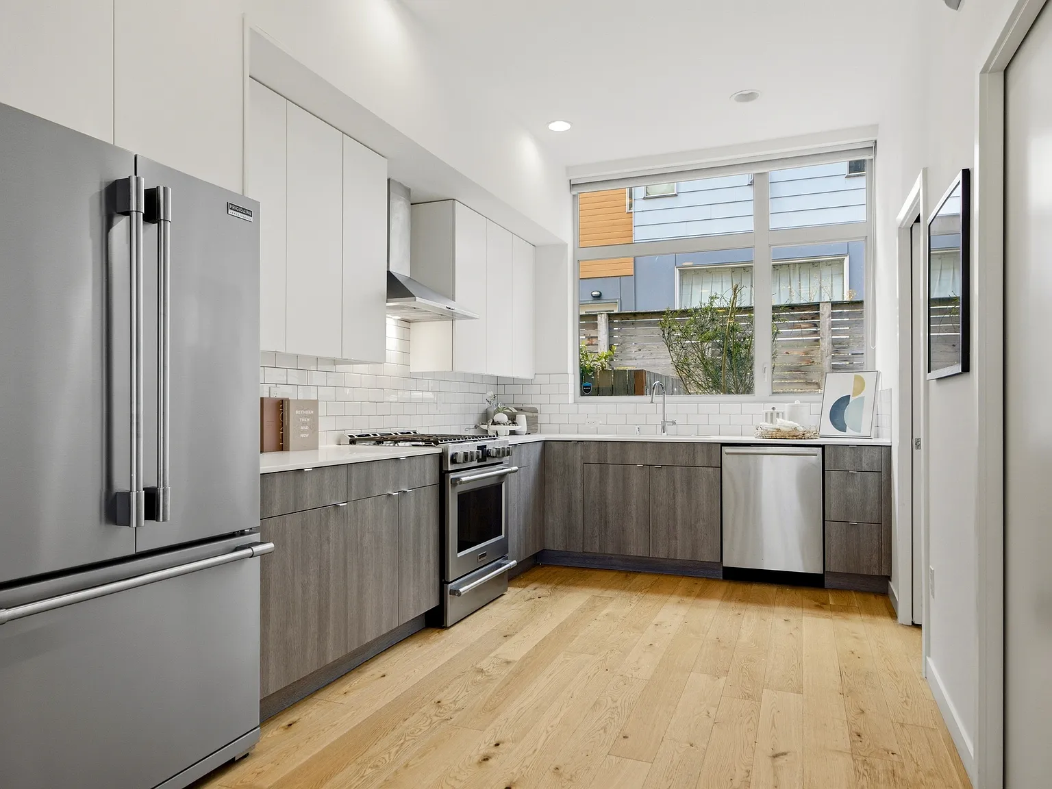 3043C 21st Ave W, Seattle - 1 — Photo 2