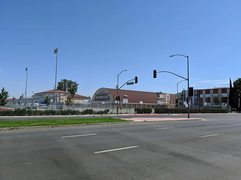 2121 California Ave — Photo 6