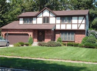 27 Adel Ln, Grand Island, NY 14072