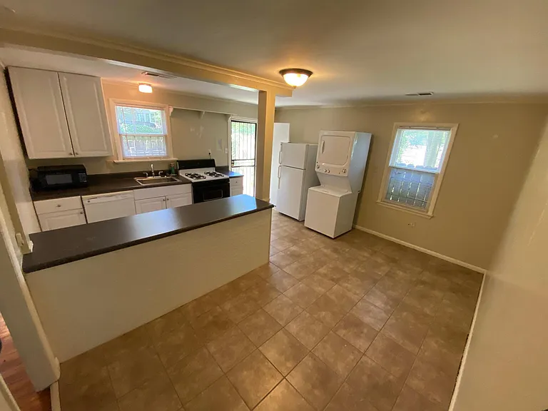 1725 Faxon Ave — Photo 2